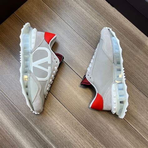 tenis valentino inspired